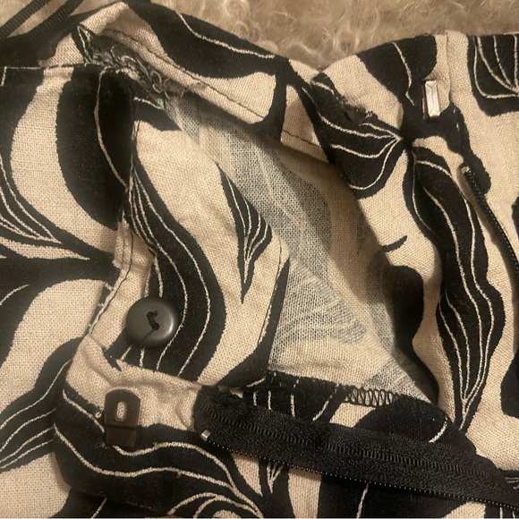 Zara Black and Cream Floral Pattern Shorts - Picture 2 of 5